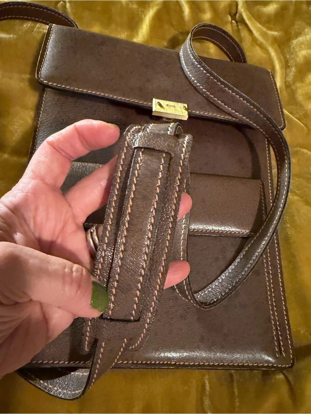 Gucci vibrage Brown Leather satchel with Front Pocket and Gold Hardware